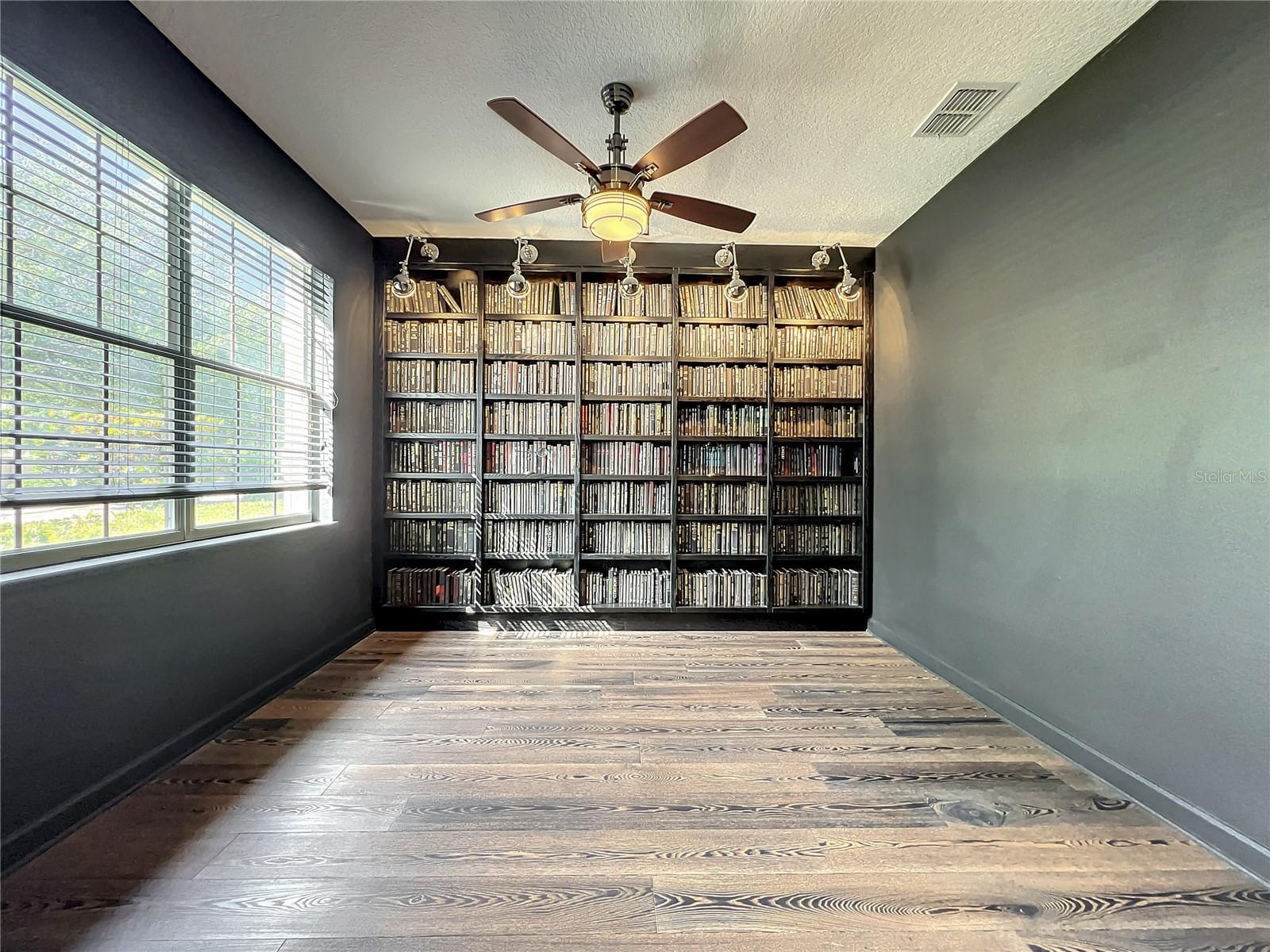 Image 7 of 73 For 10041 Oak Quarry Drive