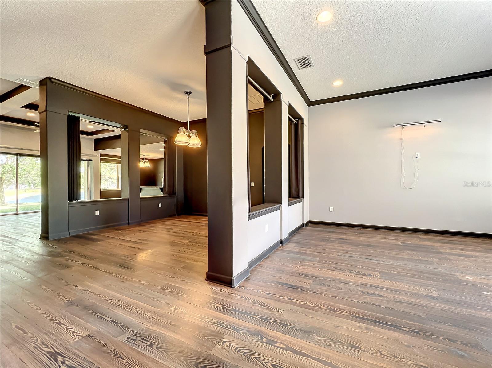 Image 9 of 73 For 10041 Oak Quarry Drive