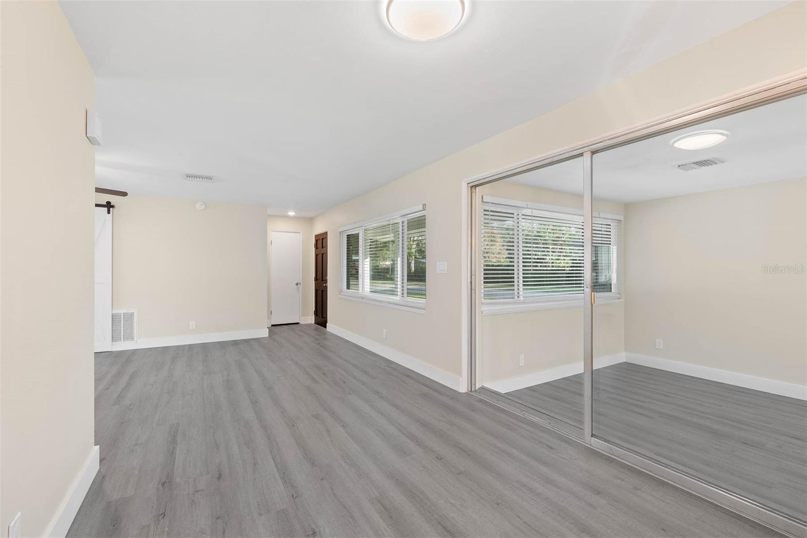 Image 10 of 26 For 700 Oakland Road