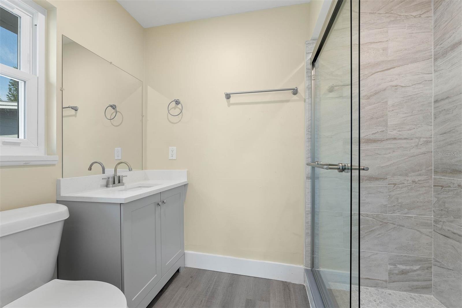 Image 18 of 26 For 700 Oakland Road