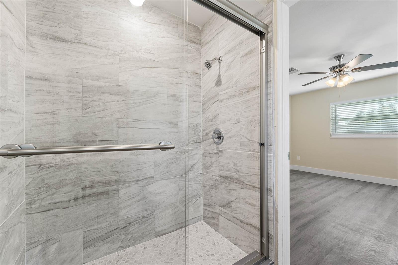 Image 19 of 26 For 700 Oakland Road