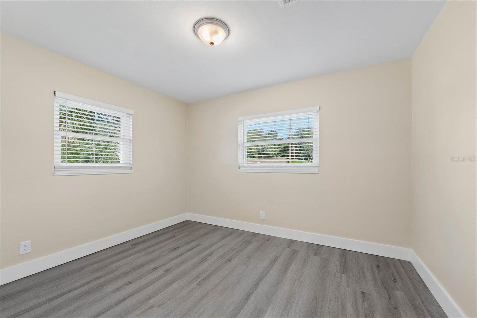 Image 20 of 26 For 700 Oakland Road