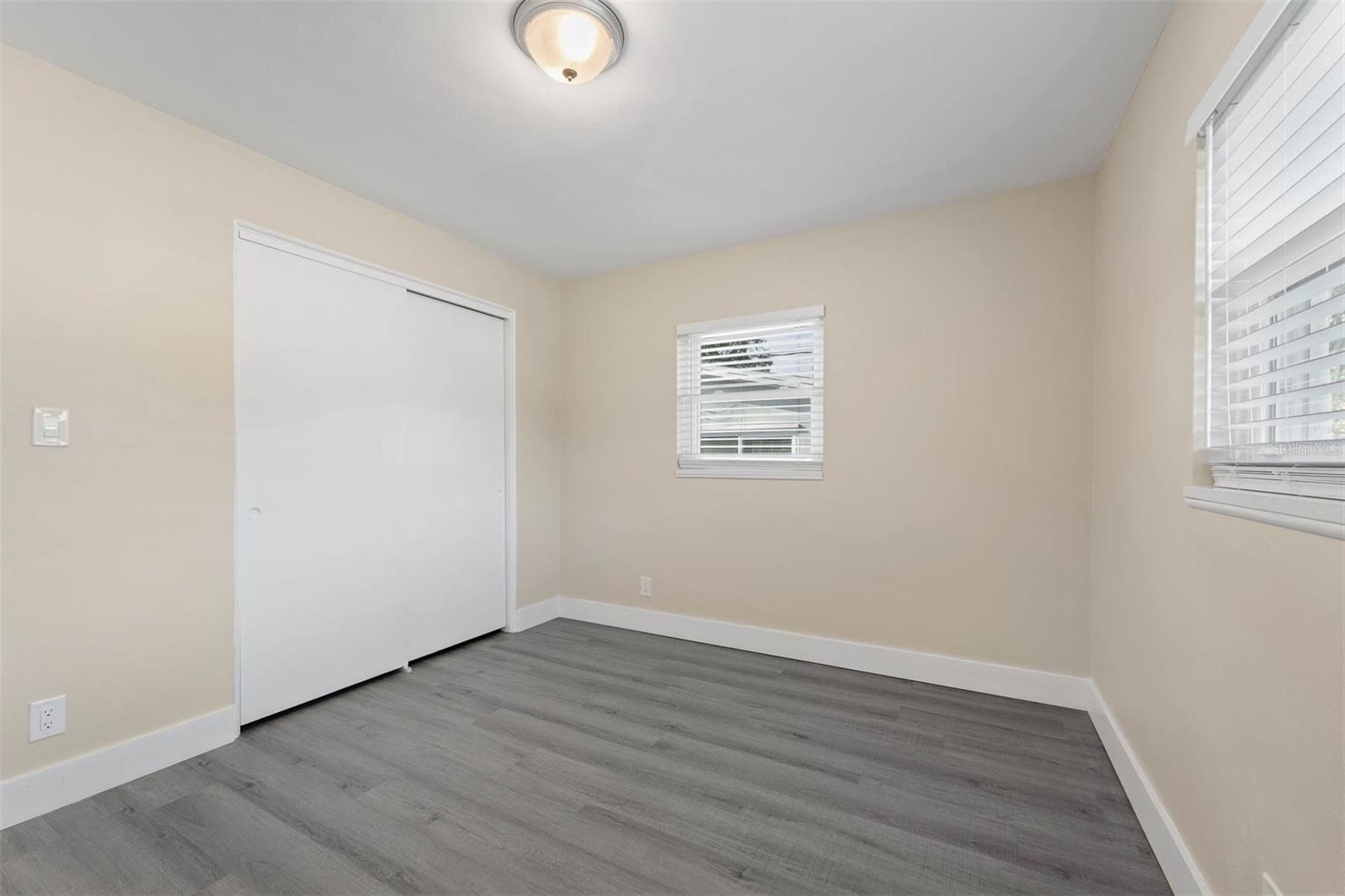 Image 21 of 26 For 700 Oakland Road