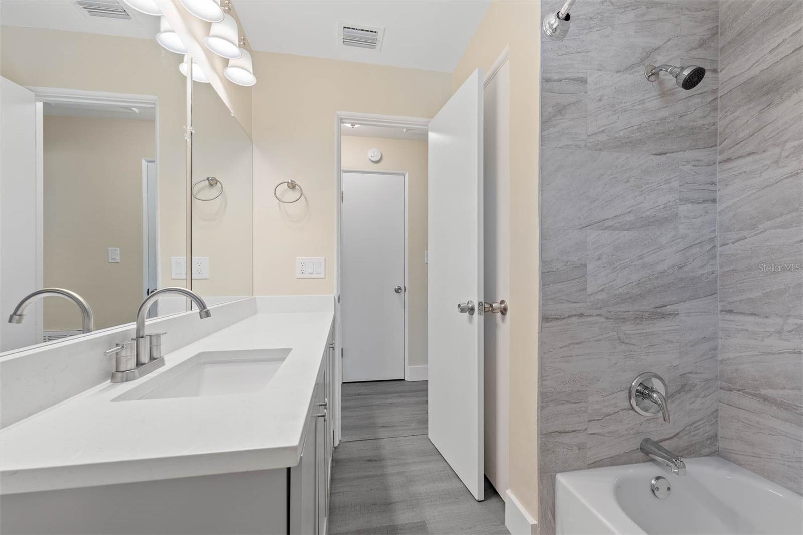 Image 23 of 26 For 700 Oakland Road