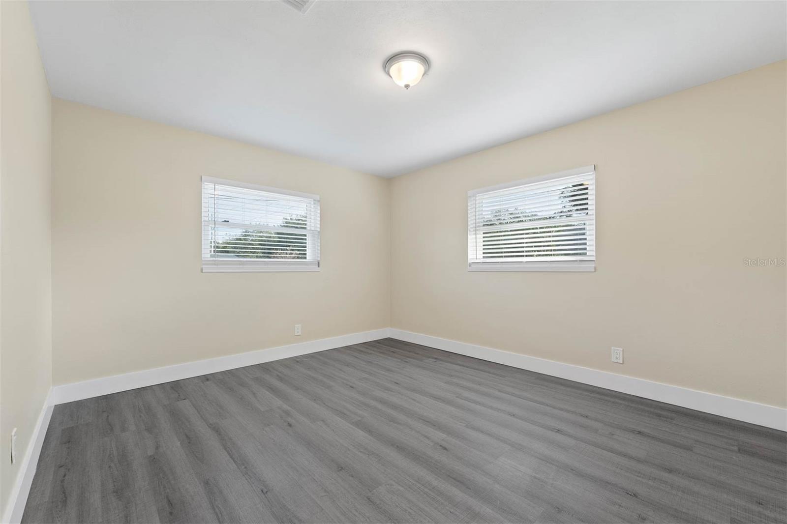 Image 24 of 26 For 700 Oakland Road