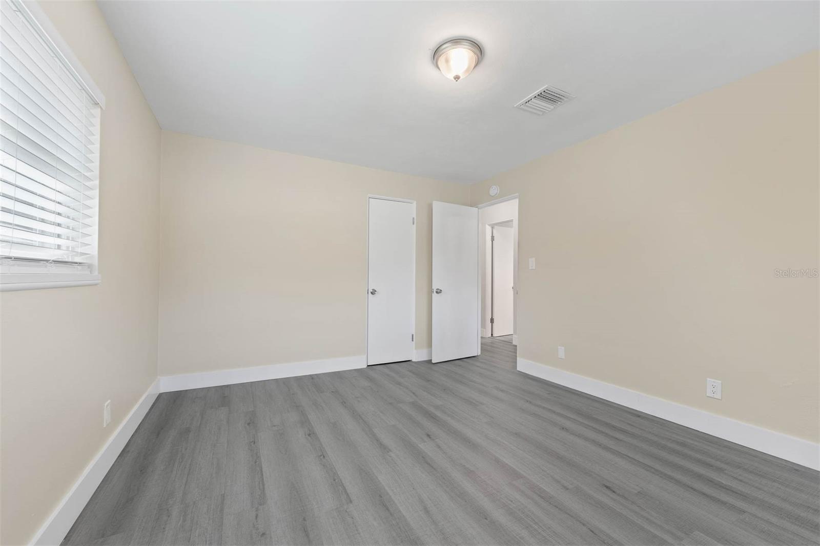 Image 25 of 26 For 700 Oakland Road