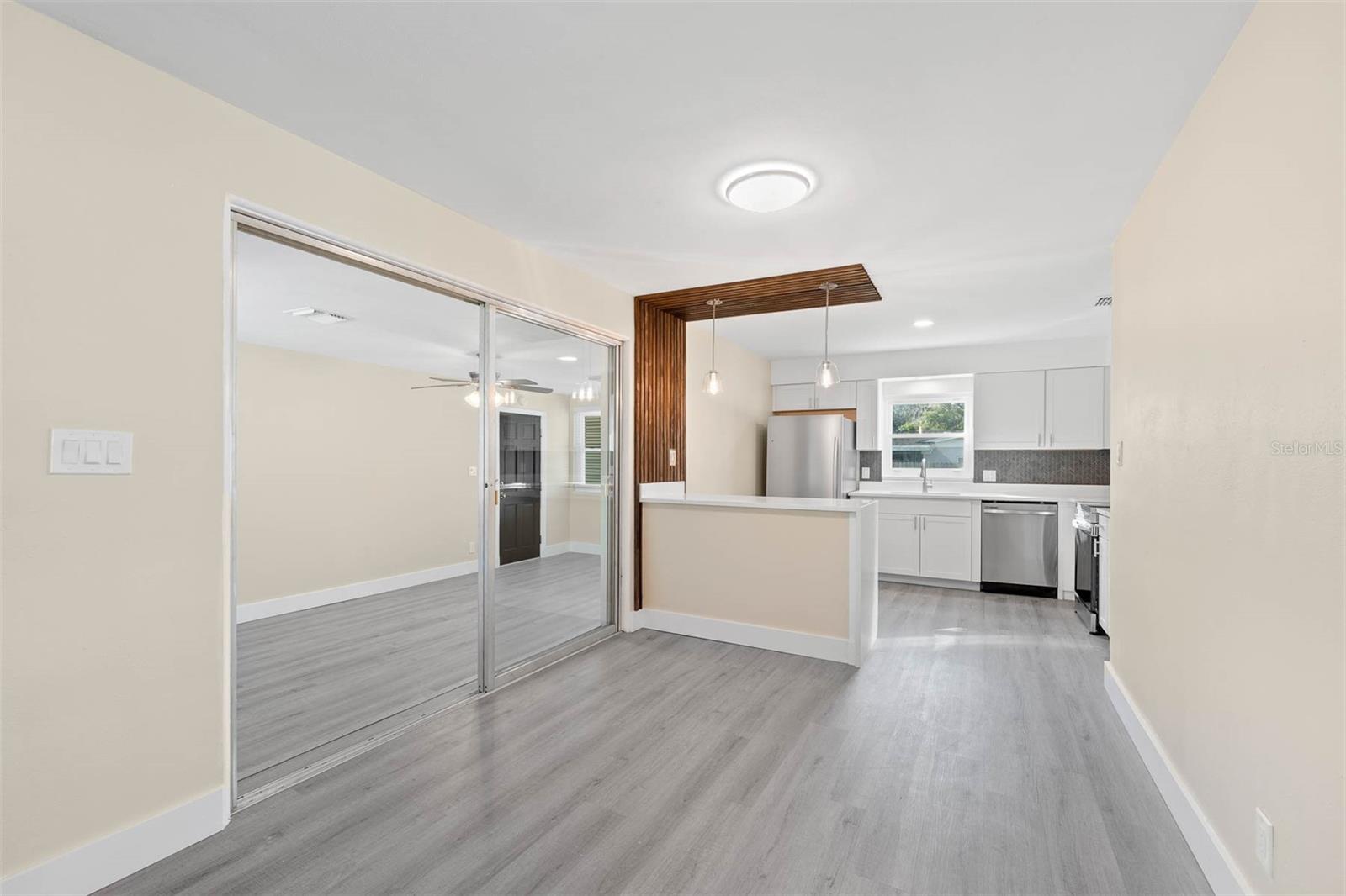 Image 9 of 26 For 700 Oakland Road