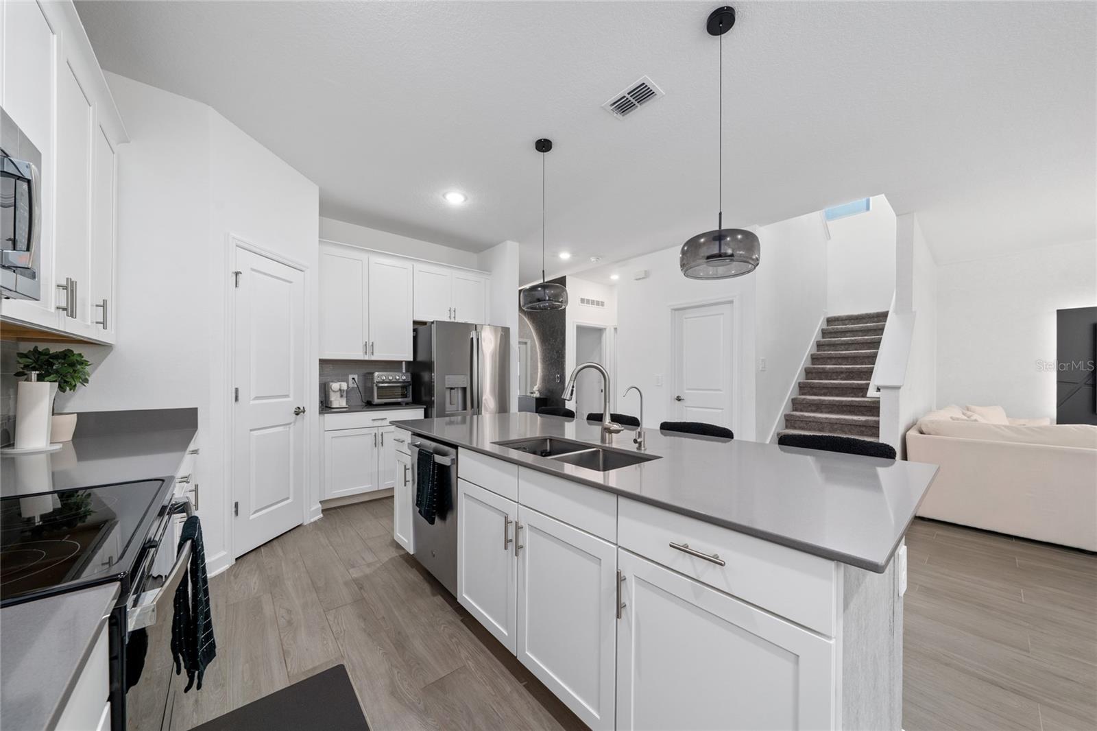 Image 15 of 37 For 11934 Language Way