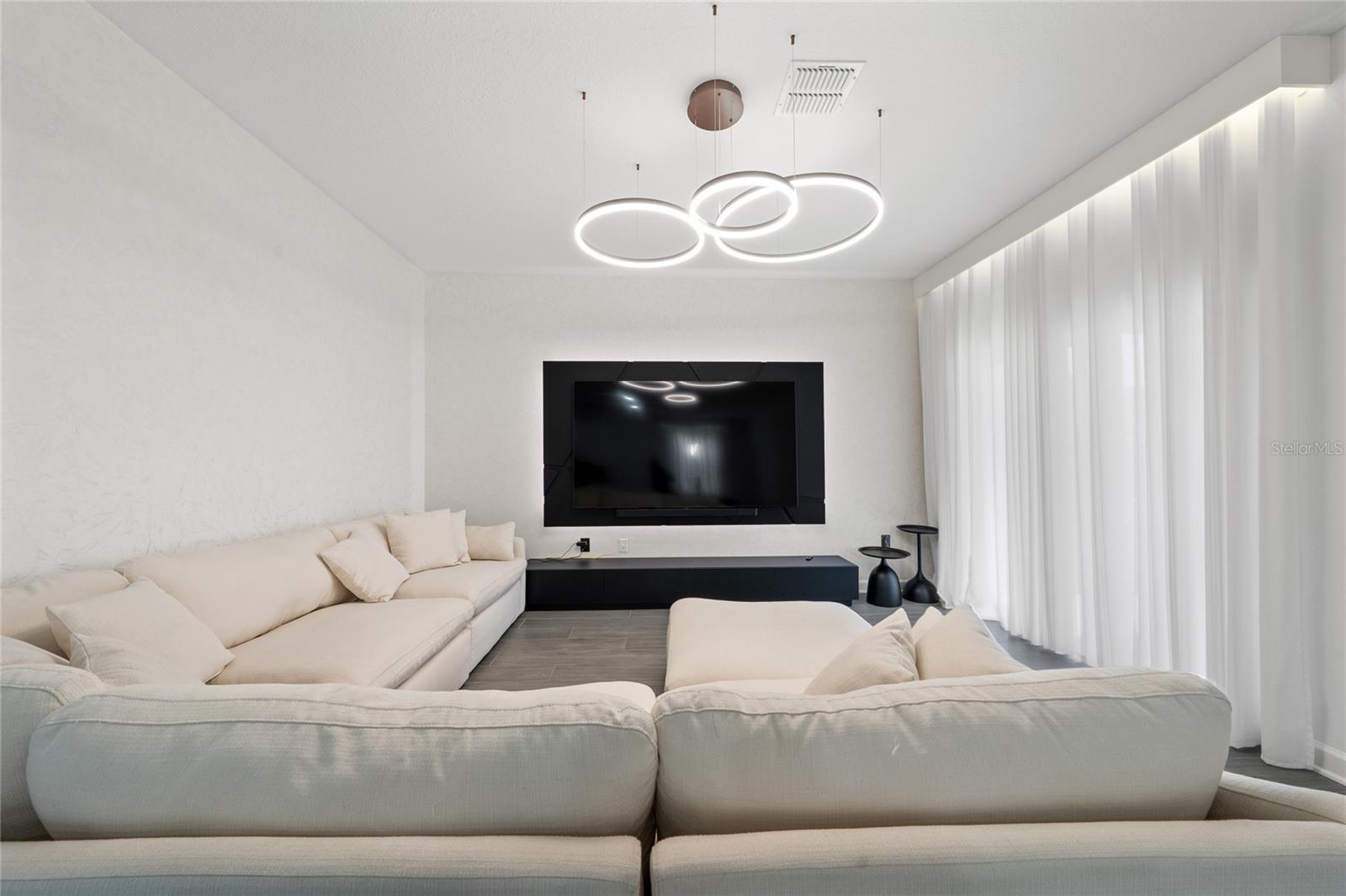 Image 18 of 37 For 11934 Language Way