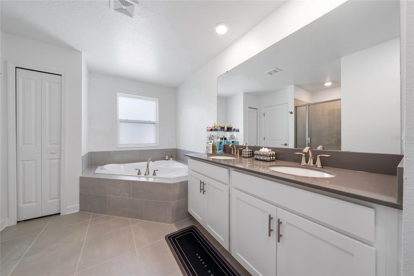 Image 23 of 37 For 11934 Language Way