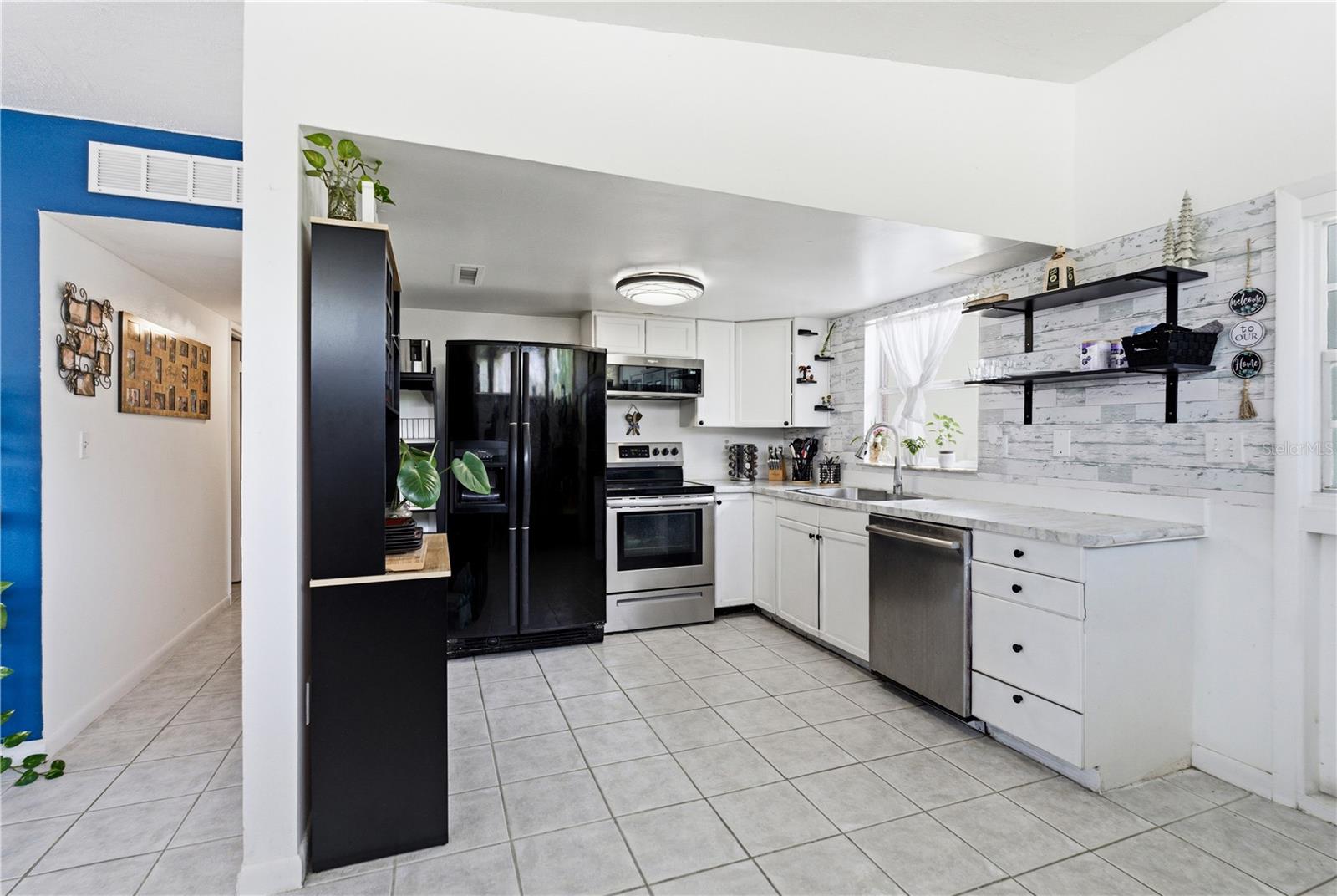 Image 6 of 17 For 2823 Hertha Avenue