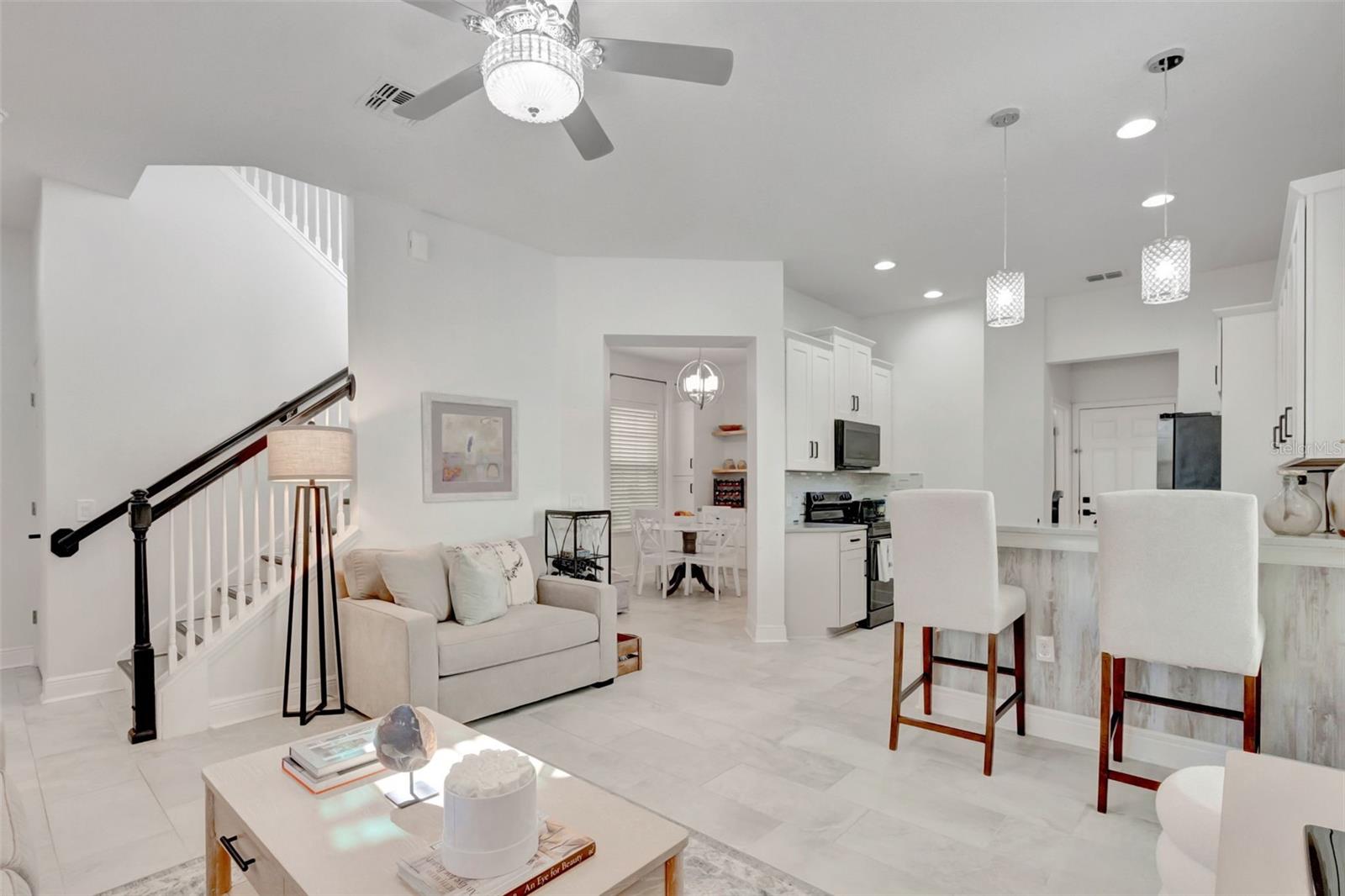 Image 10 of 41 For 4892 Beach Boulevard