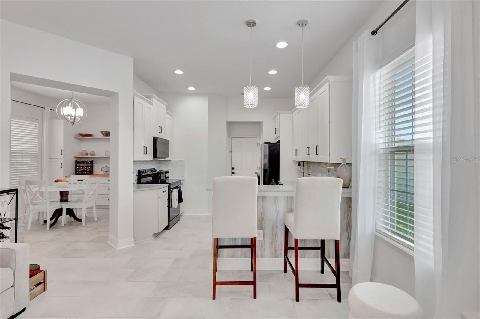 Image 11 of 41 For 4892 Beach Boulevard