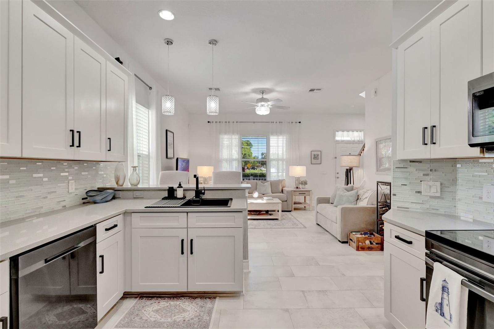 Image 14 of 41 For 4892 Beach Boulevard