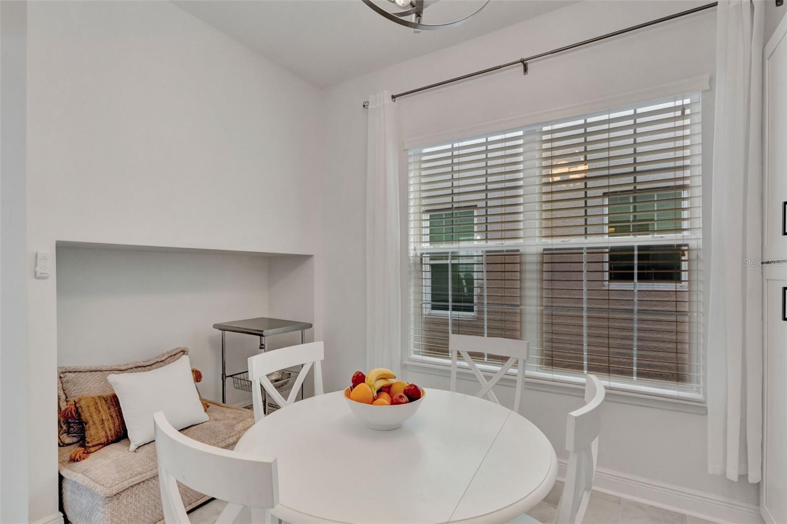 Image 18 of 41 For 4892 Beach Boulevard