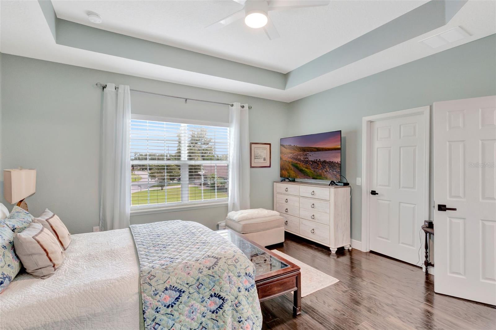 Image 22 of 41 For 4892 Beach Boulevard