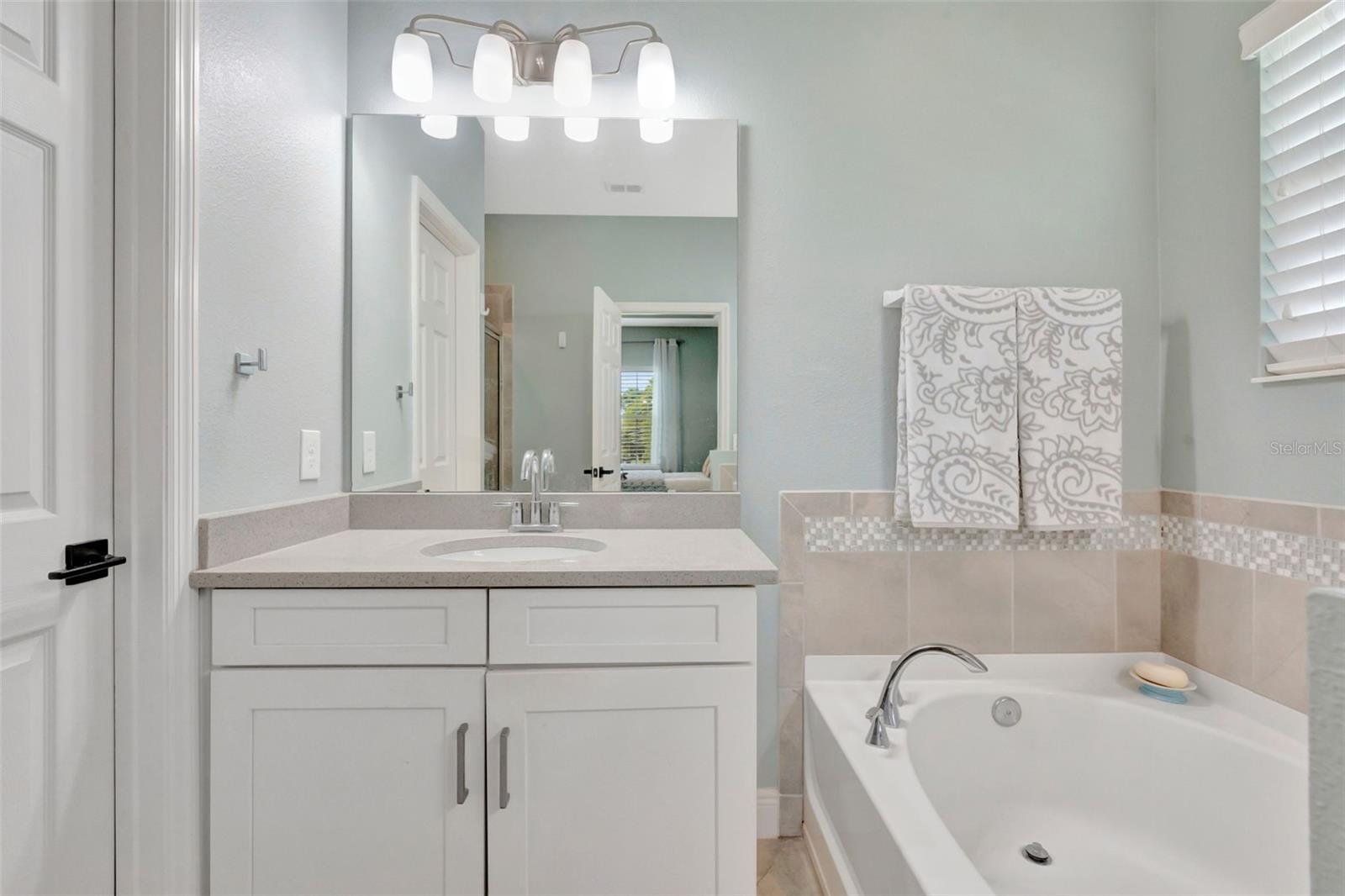 Image 25 of 41 For 4892 Beach Boulevard