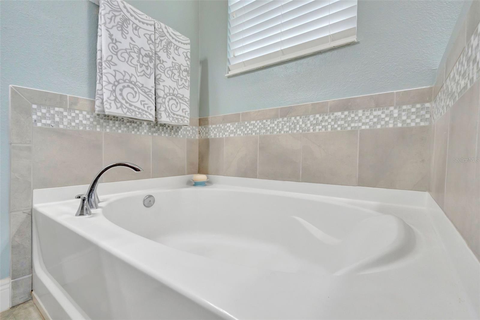 Image 26 of 41 For 4892 Beach Boulevard