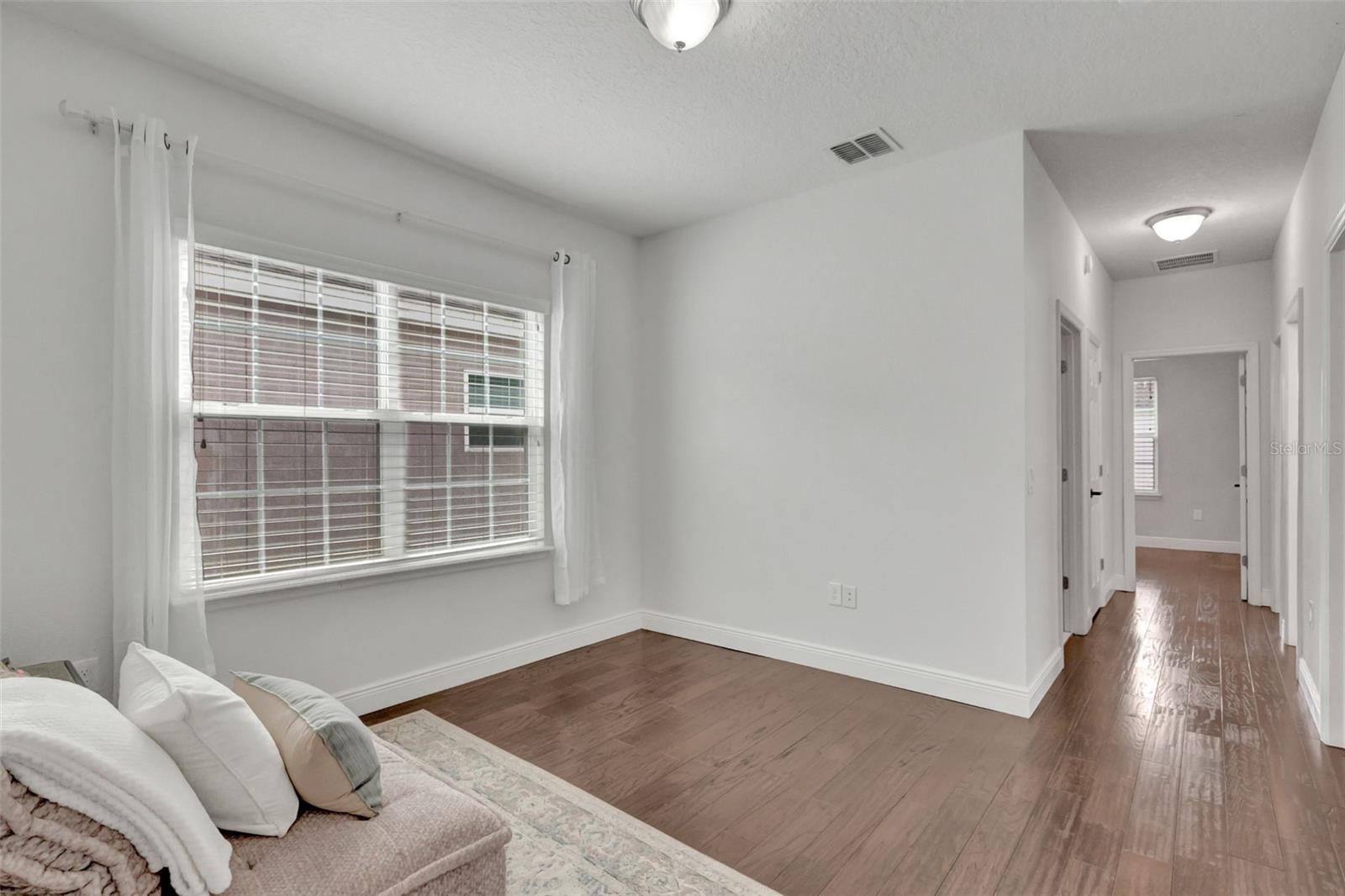 Image 28 of 41 For 4892 Beach Boulevard