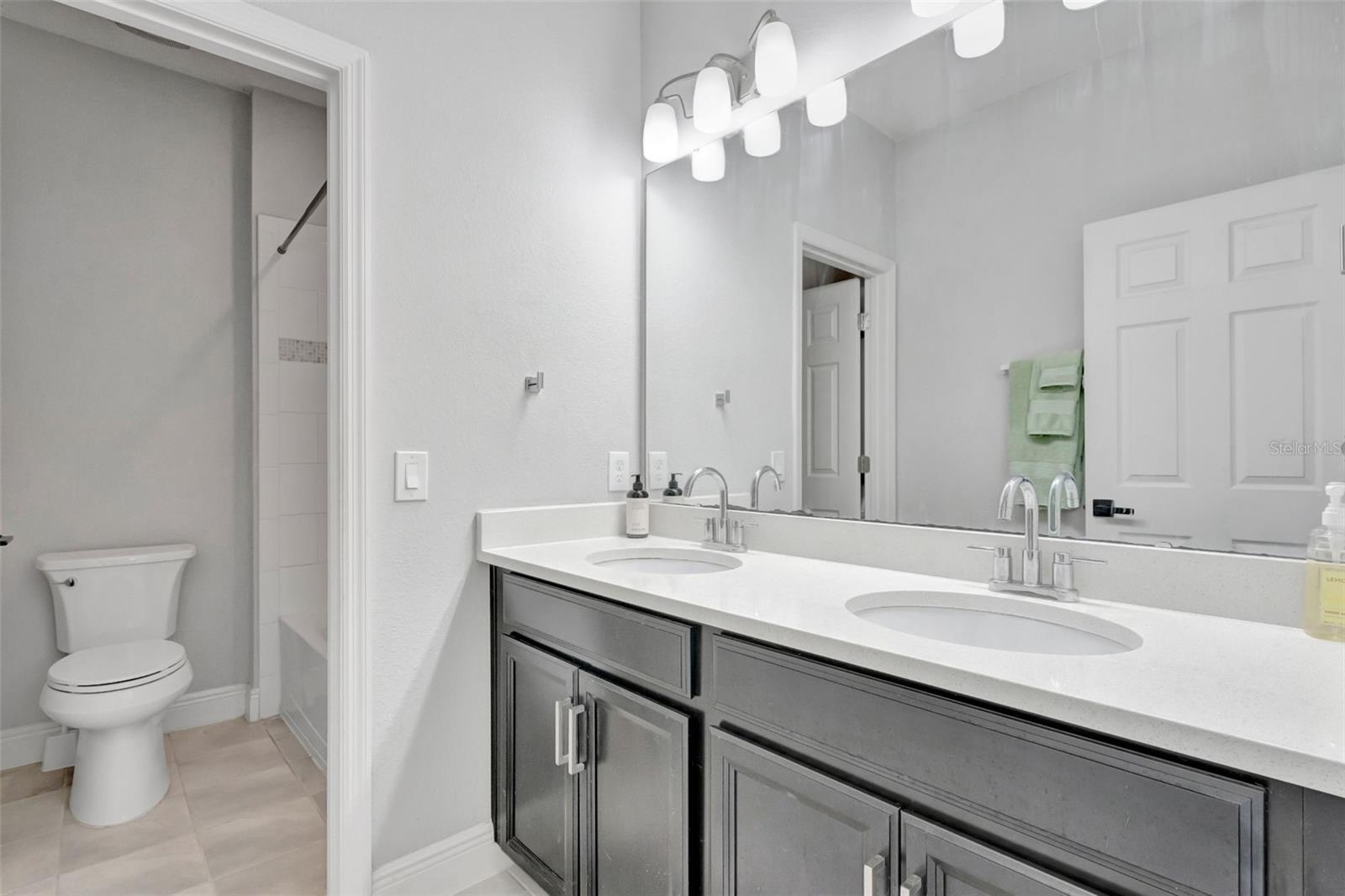 Image 33 of 41 For 4892 Beach Boulevard