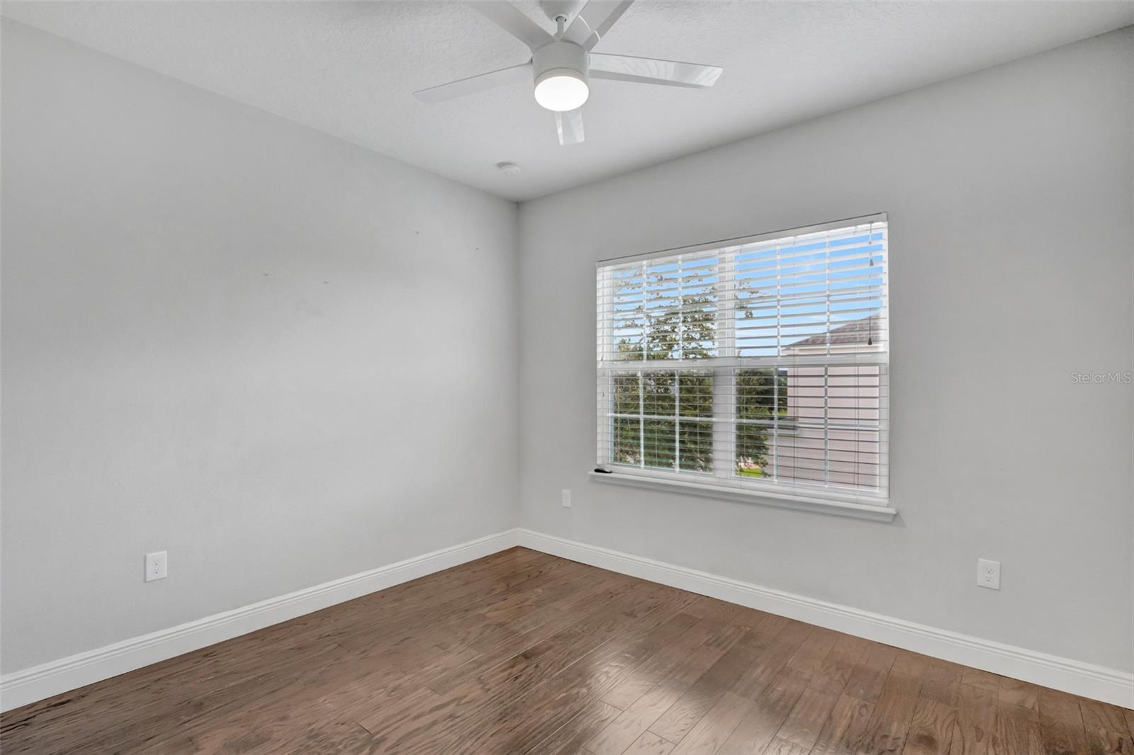 Image 35 of 41 For 4892 Beach Boulevard