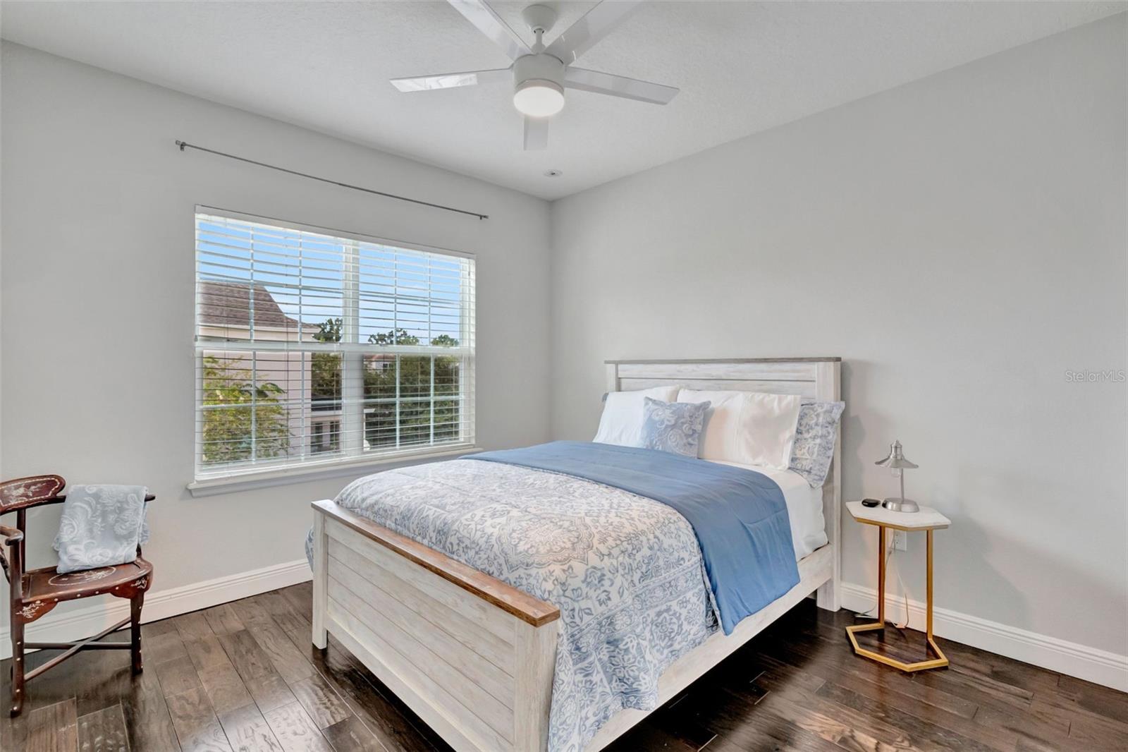 Image 37 of 41 For 4892 Beach Boulevard