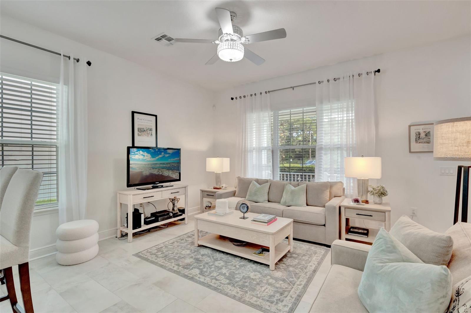 Image 7 of 41 For 4892 Beach Boulevard