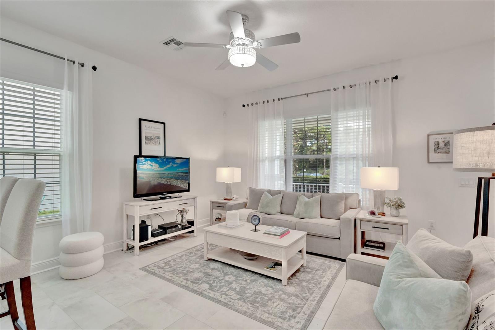 Image 8 of 41 For 4892 Beach Boulevard