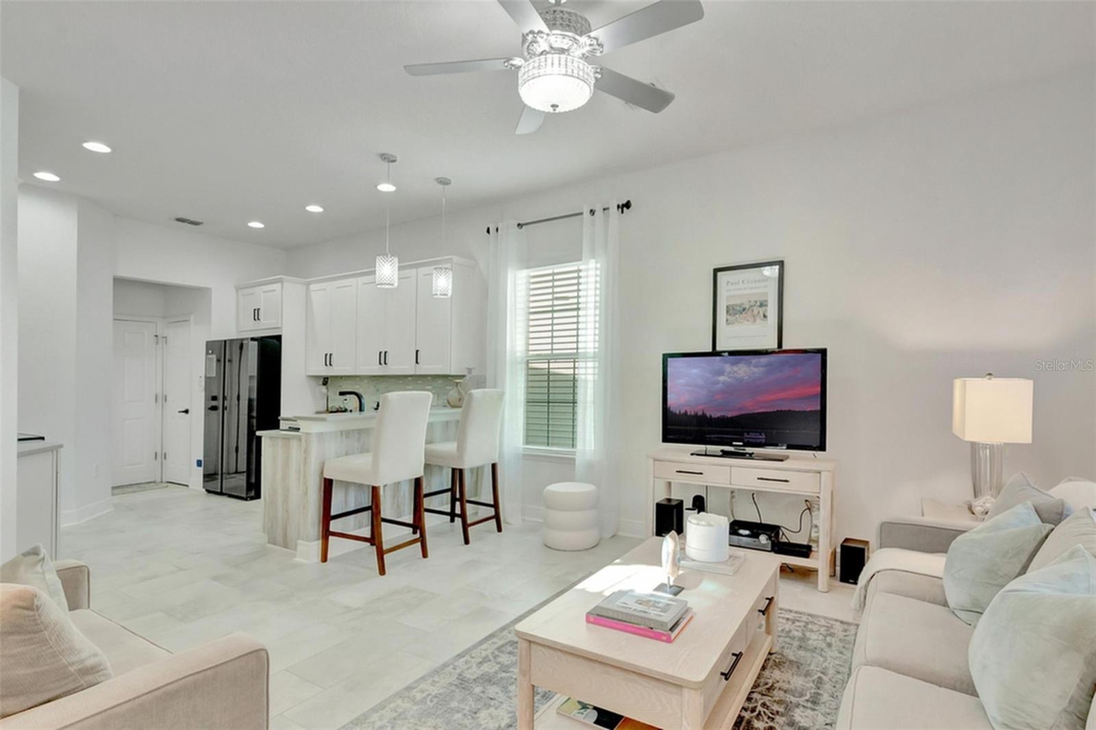 Image 9 of 41 For 4892 Beach Boulevard