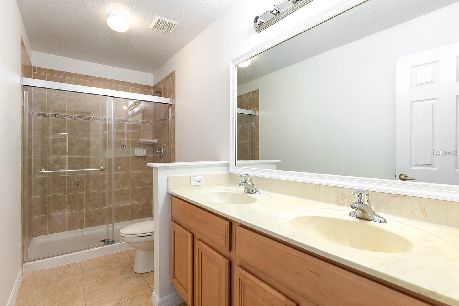 Image 17 of 21 For 4020 Pitch Pine Circle