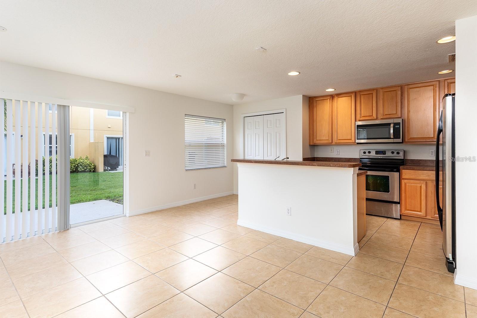 Image 6 of 21 For 4020 Pitch Pine Circle