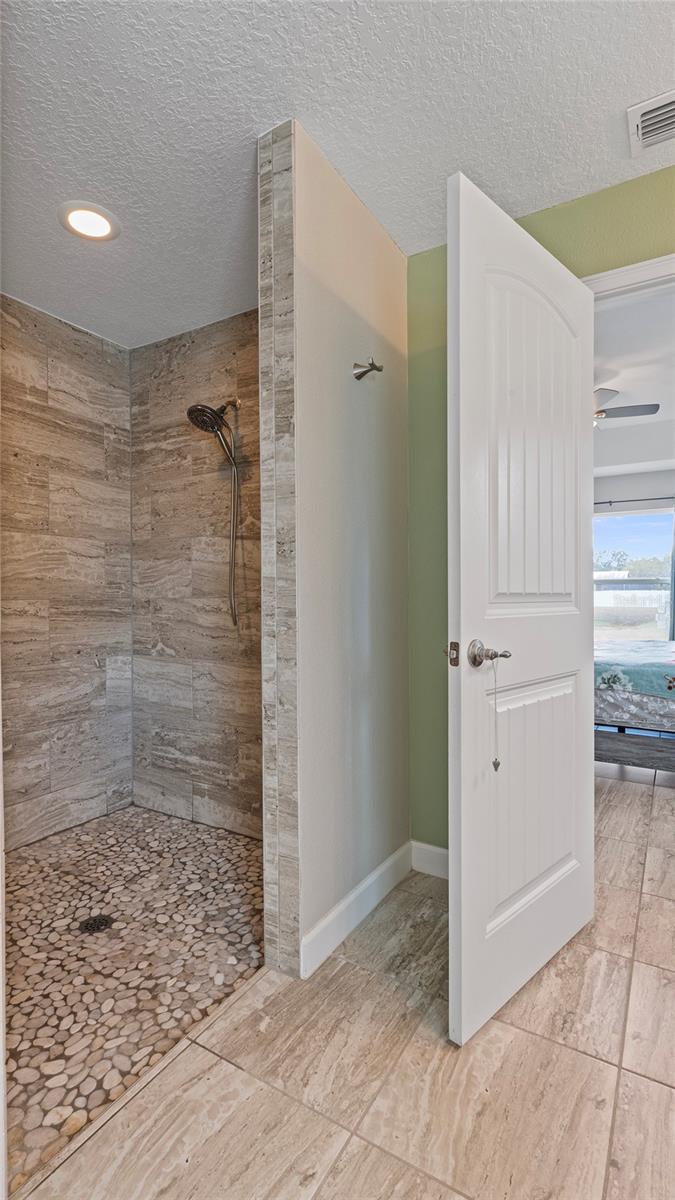 Image 14 of 38 For 4840 Old Oak Trail