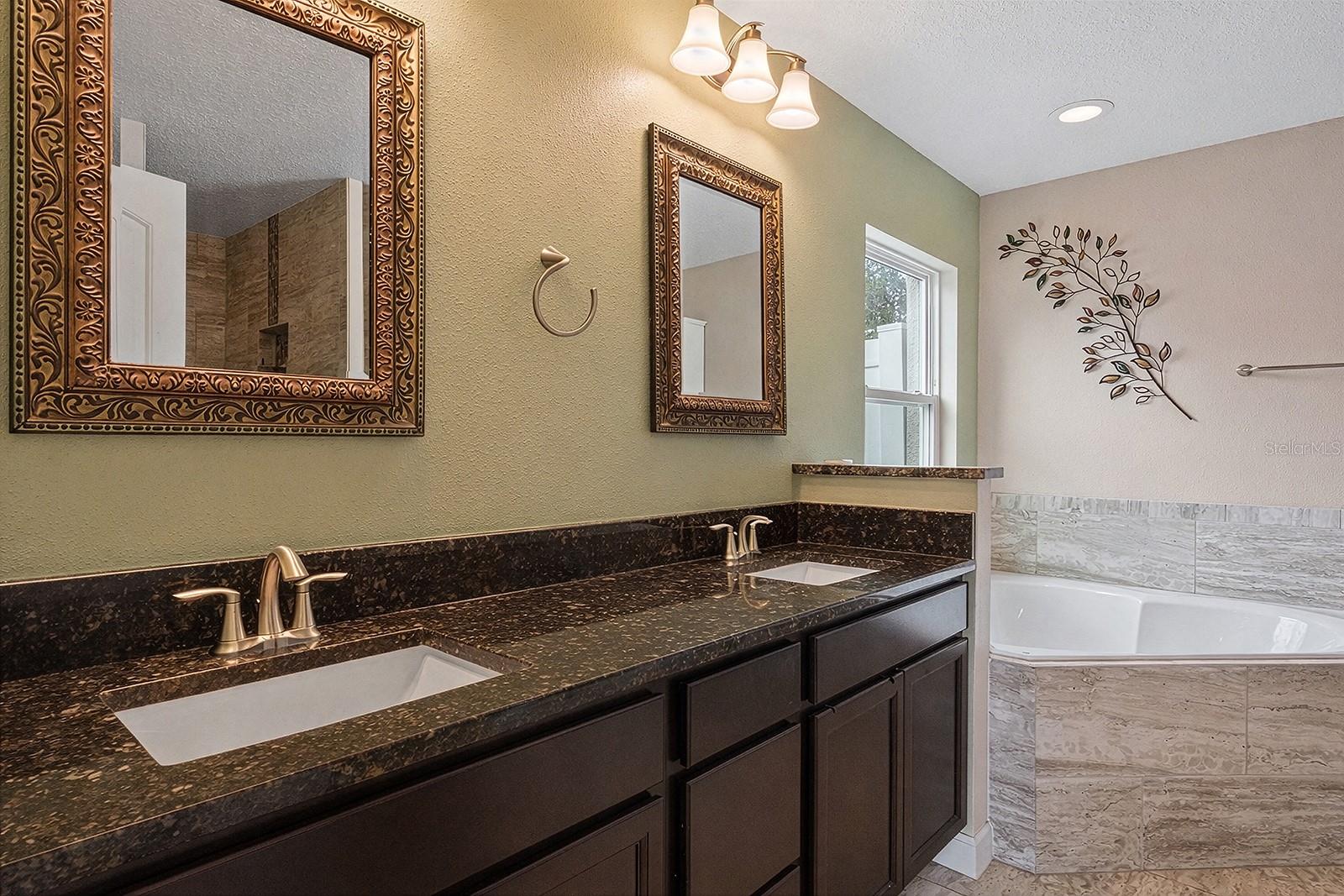 Image 15 of 38 For 4840 Old Oak Trail