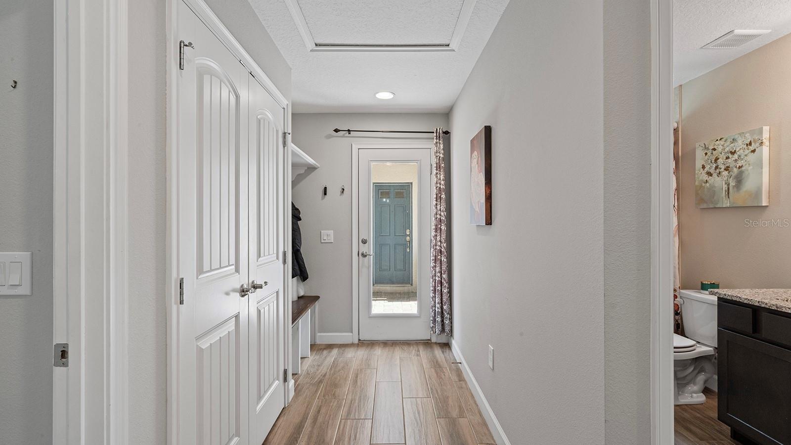 Image 18 of 38 For 4840 Old Oak Trail