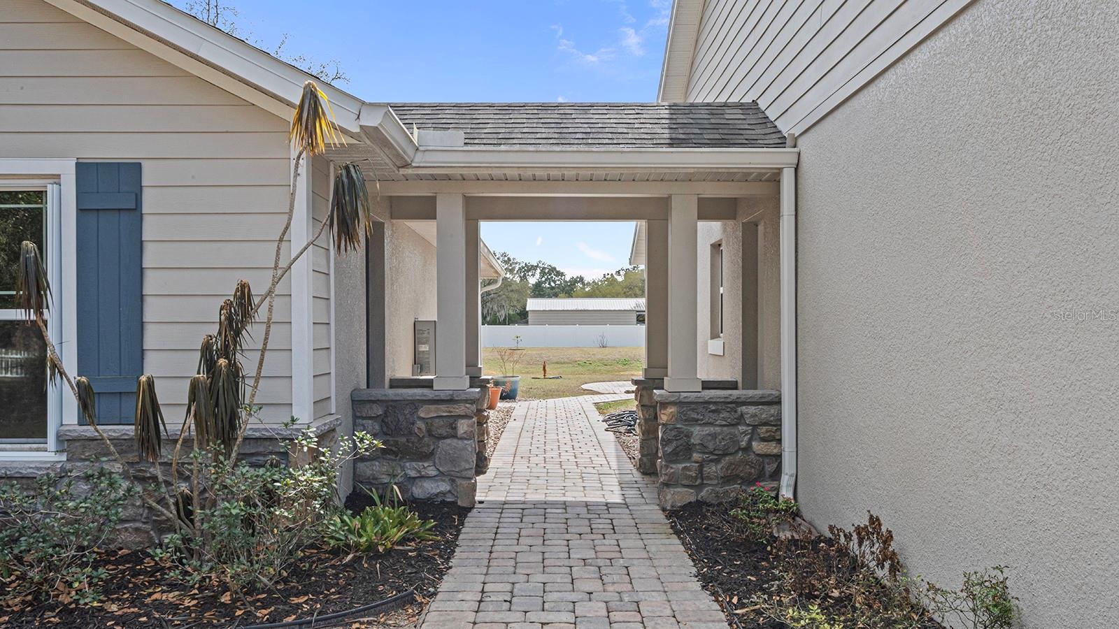 Image 22 of 38 For 4840 Old Oak Trail