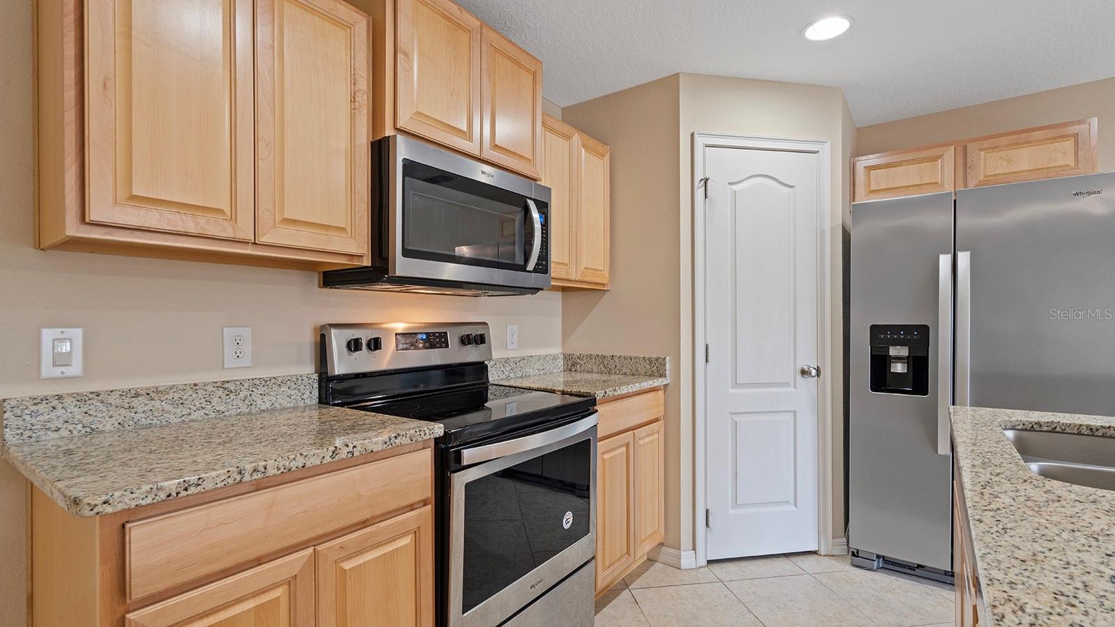 Image 30 of 38 For 4840 Old Oak Trail