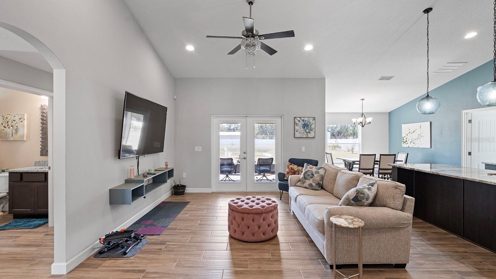 Image 5 of 38 For 4840 Old Oak Trail