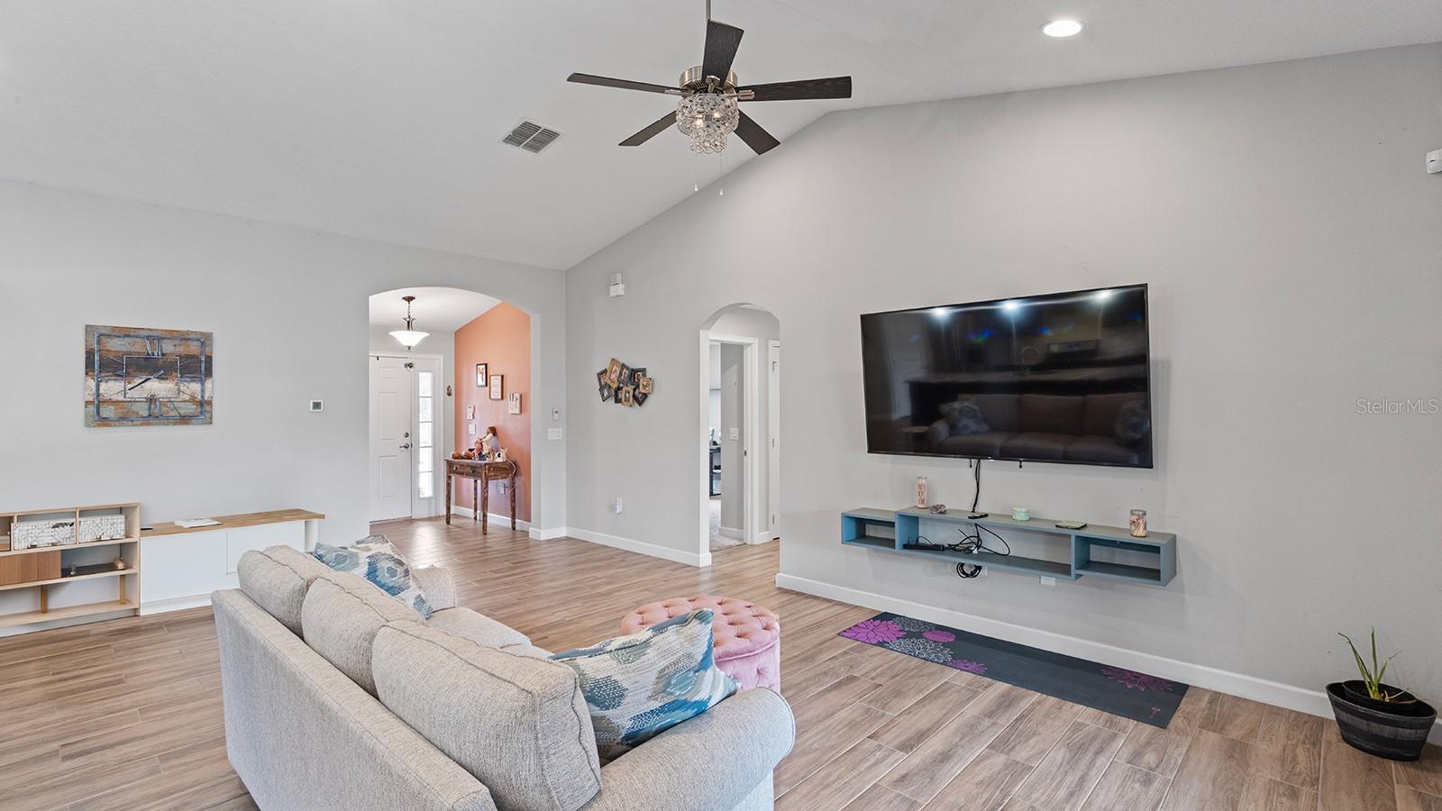 Image 6 of 38 For 4840 Old Oak Trail