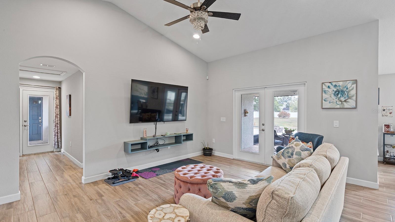 Image 7 of 38 For 4840 Old Oak Trail