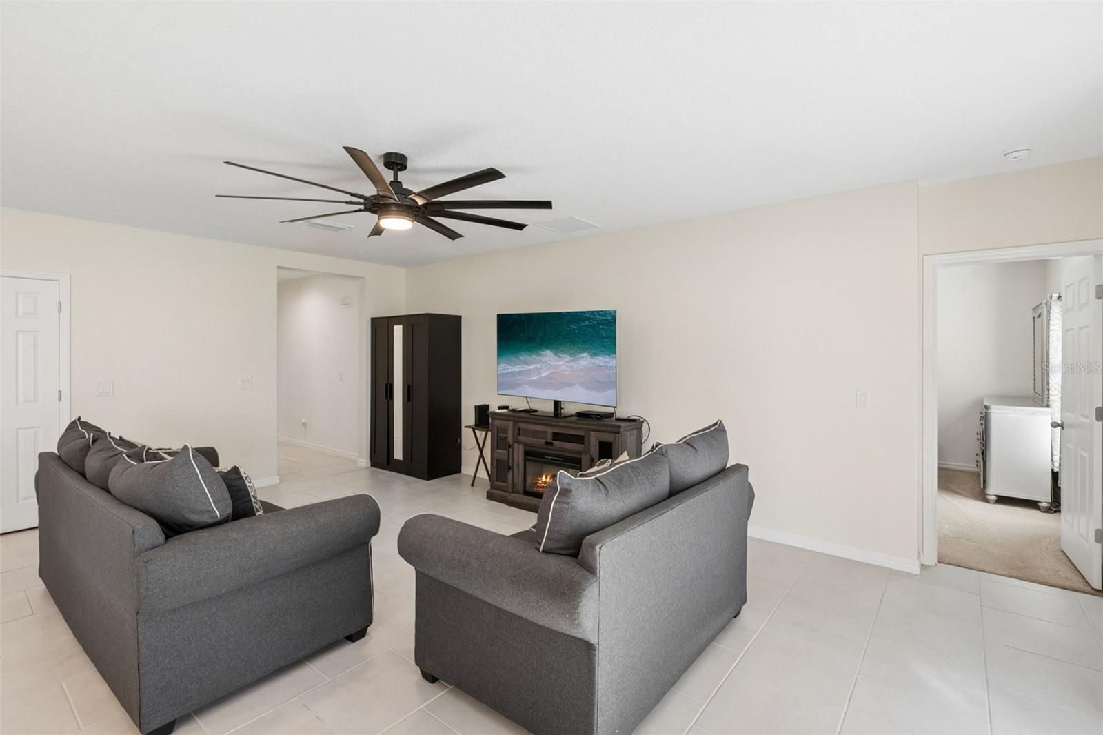 Image 11 of 34 For 687 Campo Lane