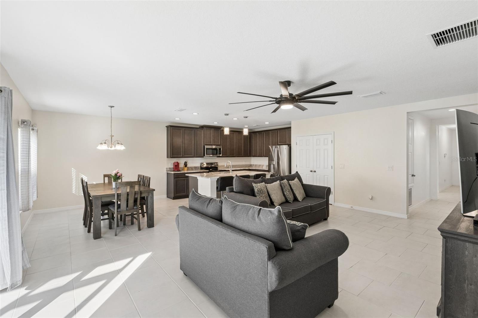 Image 12 of 34 For 687 Campo Lane