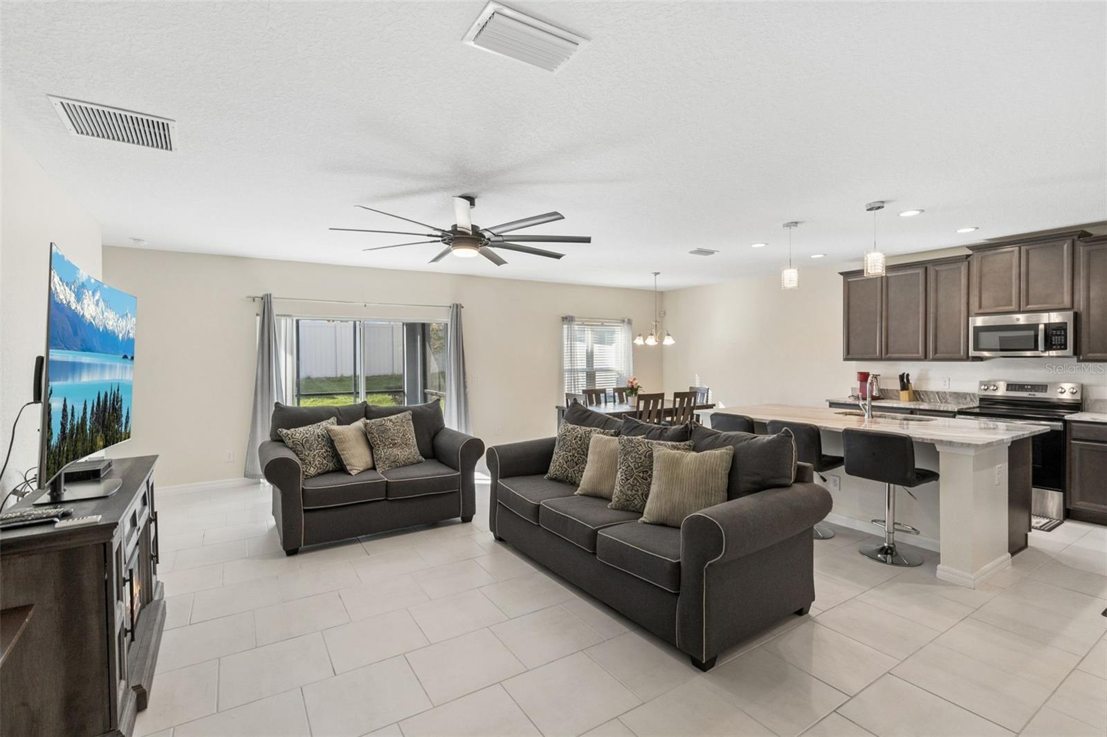 Image 13 of 34 For 687 Campo Lane