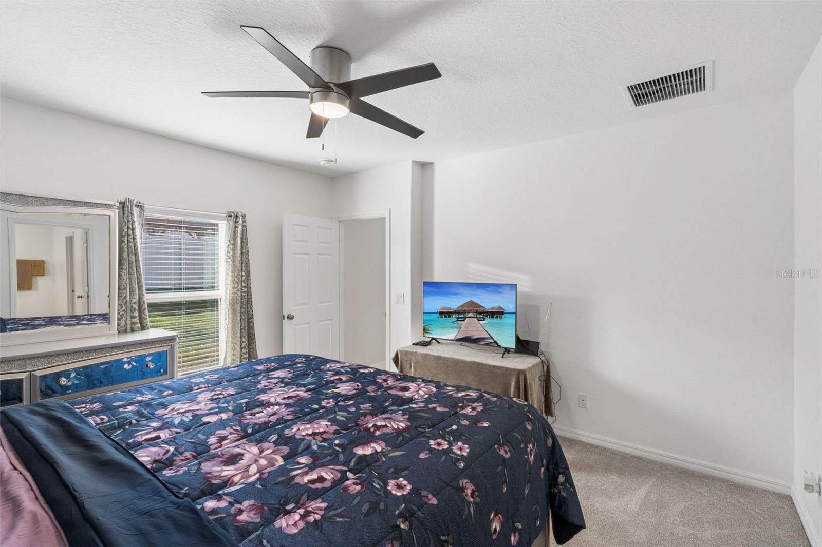 Image 16 of 34 For 687 Campo Lane