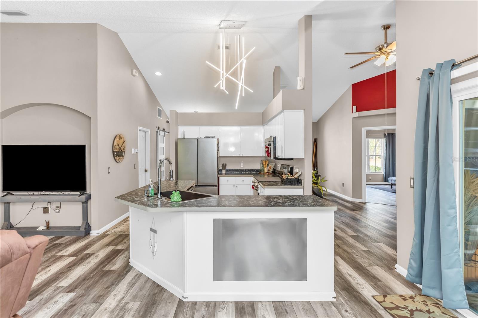 Image 11 of 38 For 105 Breezewood Drive