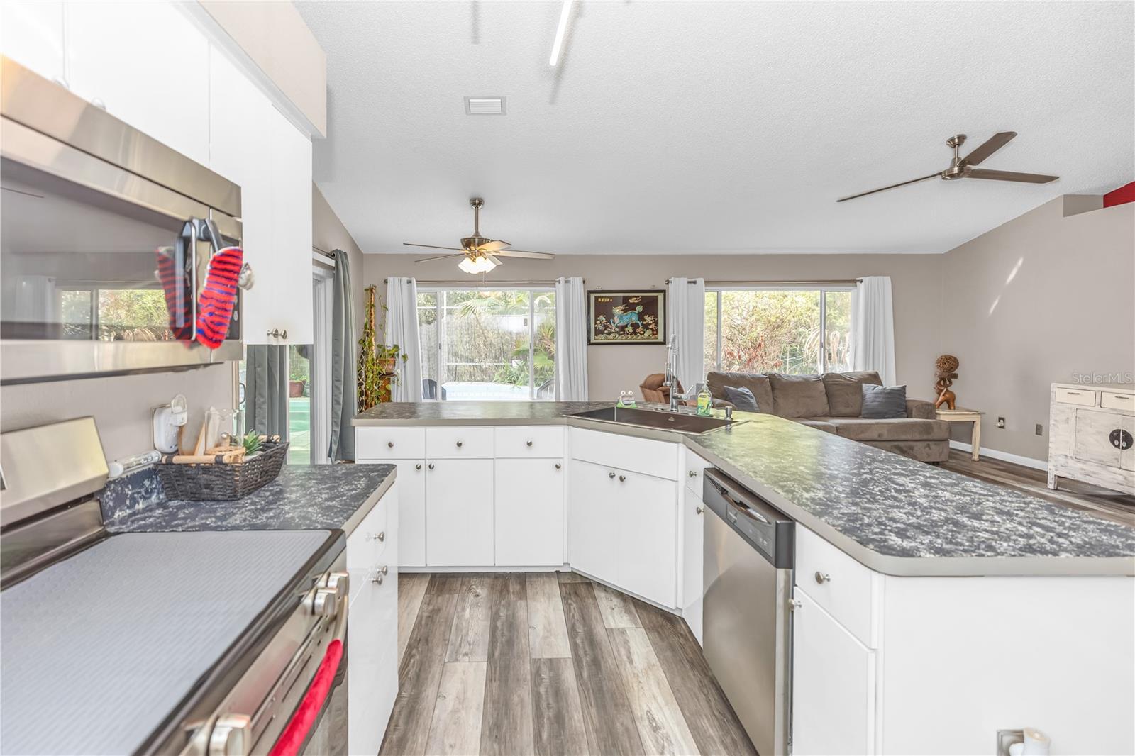 Image 13 of 38 For 105 Breezewood Drive