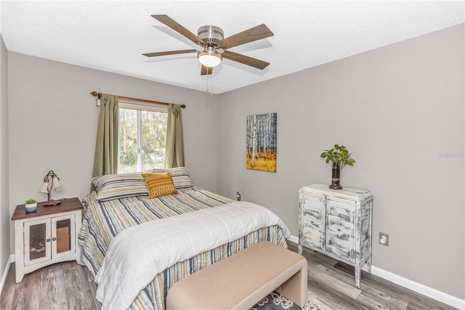 Image 16 of 38 For 105 Breezewood Drive