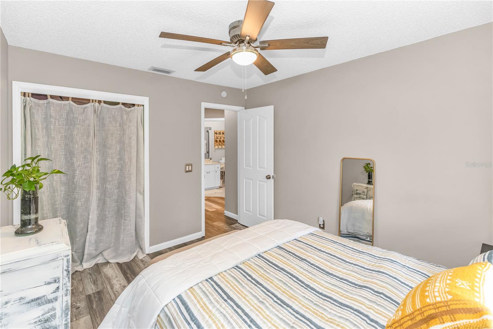 Image 17 of 38 For 105 Breezewood Drive