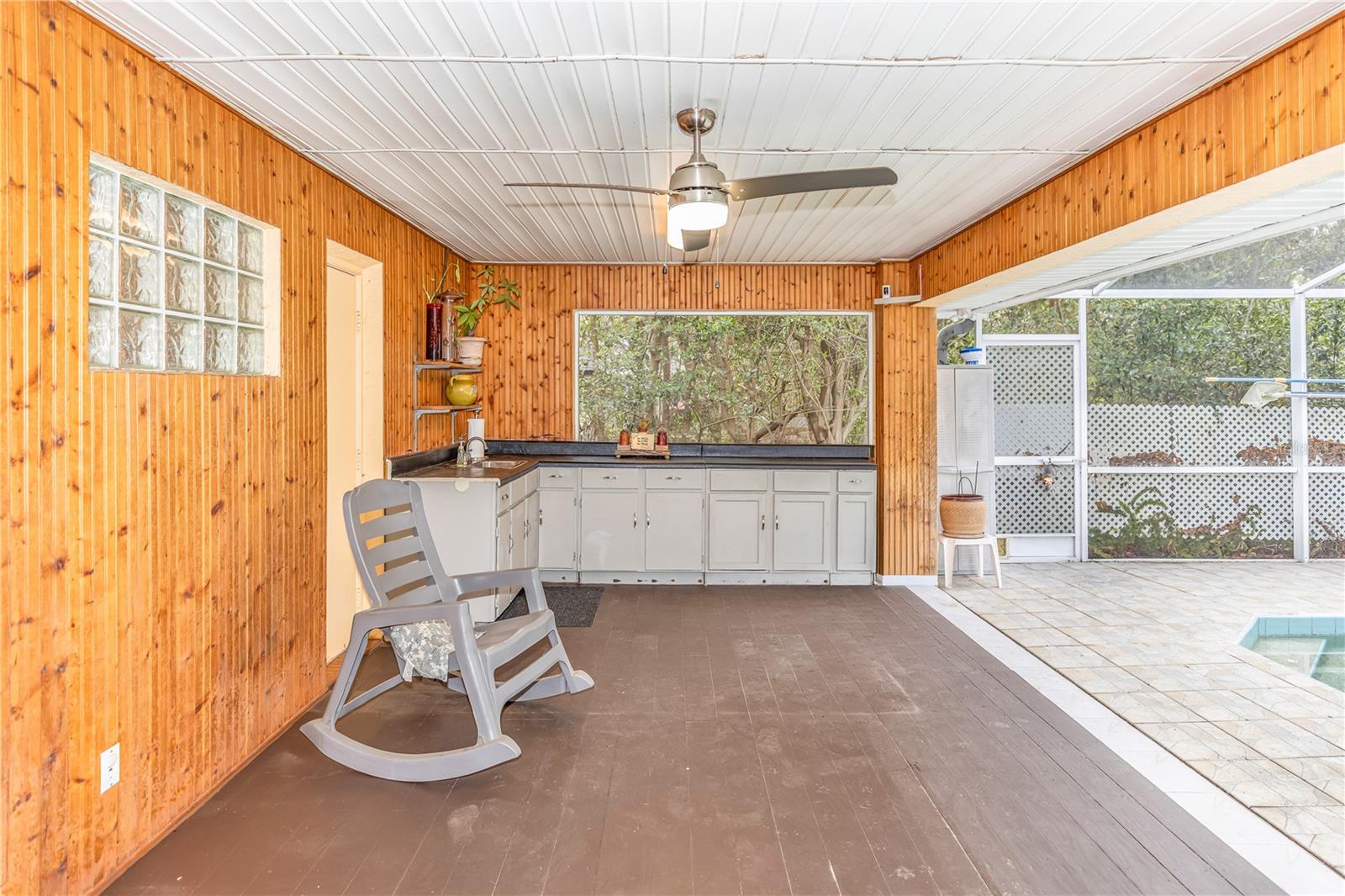 Image 22 of 38 For 105 Breezewood Drive