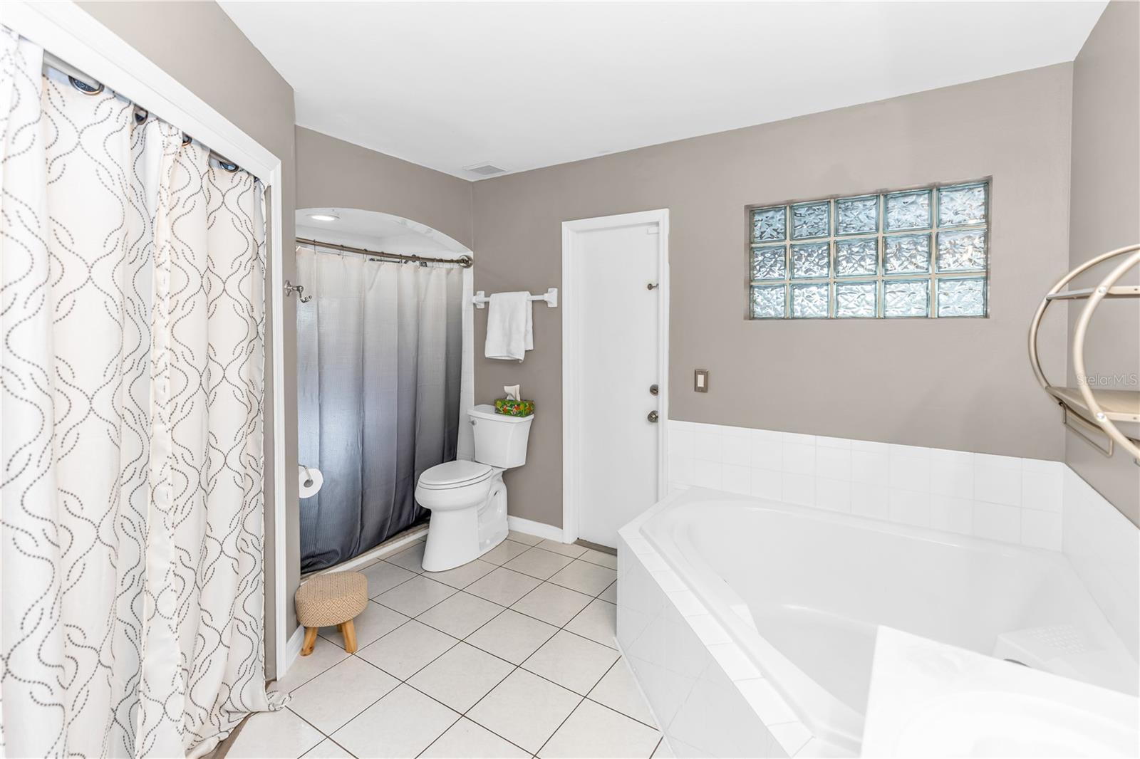 Image 8 of 38 For 105 Breezewood Drive