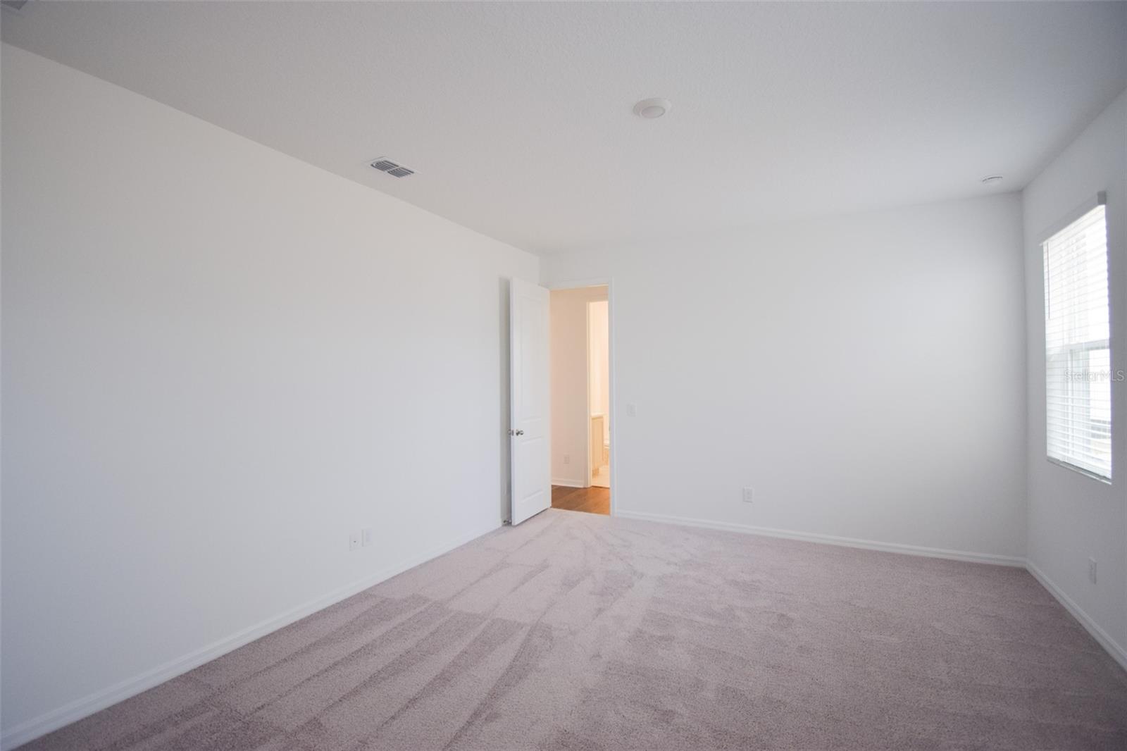 Image 17 of 39 For 2370 Lancashire Street